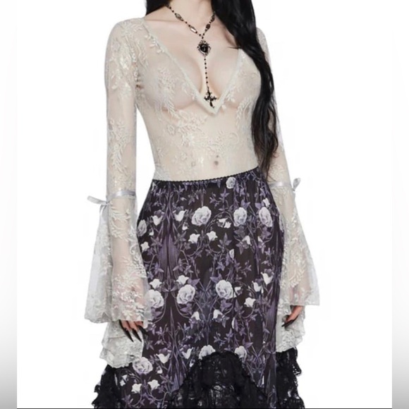 NWT Dollskill widow lace bell sleeve one piece bodysuit-S - Picture 3 of 6